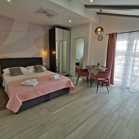 Апартаменти New Nikolina 4 Star Малий Лошинь Екстер'єр фото